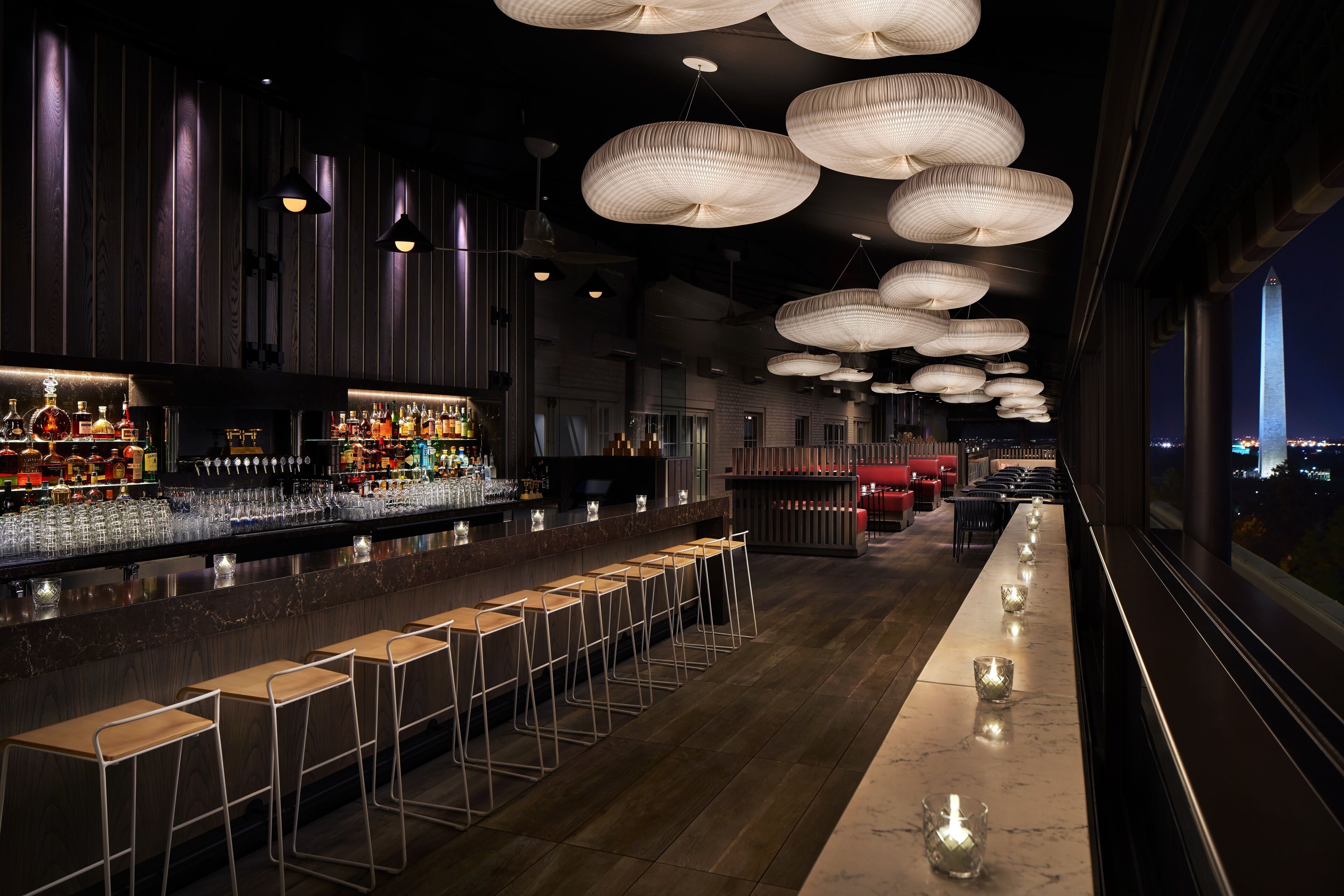 Phục vụ bữa trưa, bữa tối và bữa sáng muộn cuối tuần 