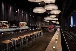 2 restaurants; lunch, dinner, and brunch served - Hotel Washington (Washington)
