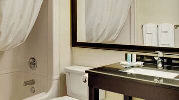 Premium bedding, desk, iron/ironing board, free WiFi