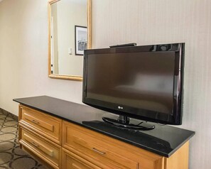 Sängtillbehör av högsta kvalitet, skrivbord och strykjärn/strykbräda