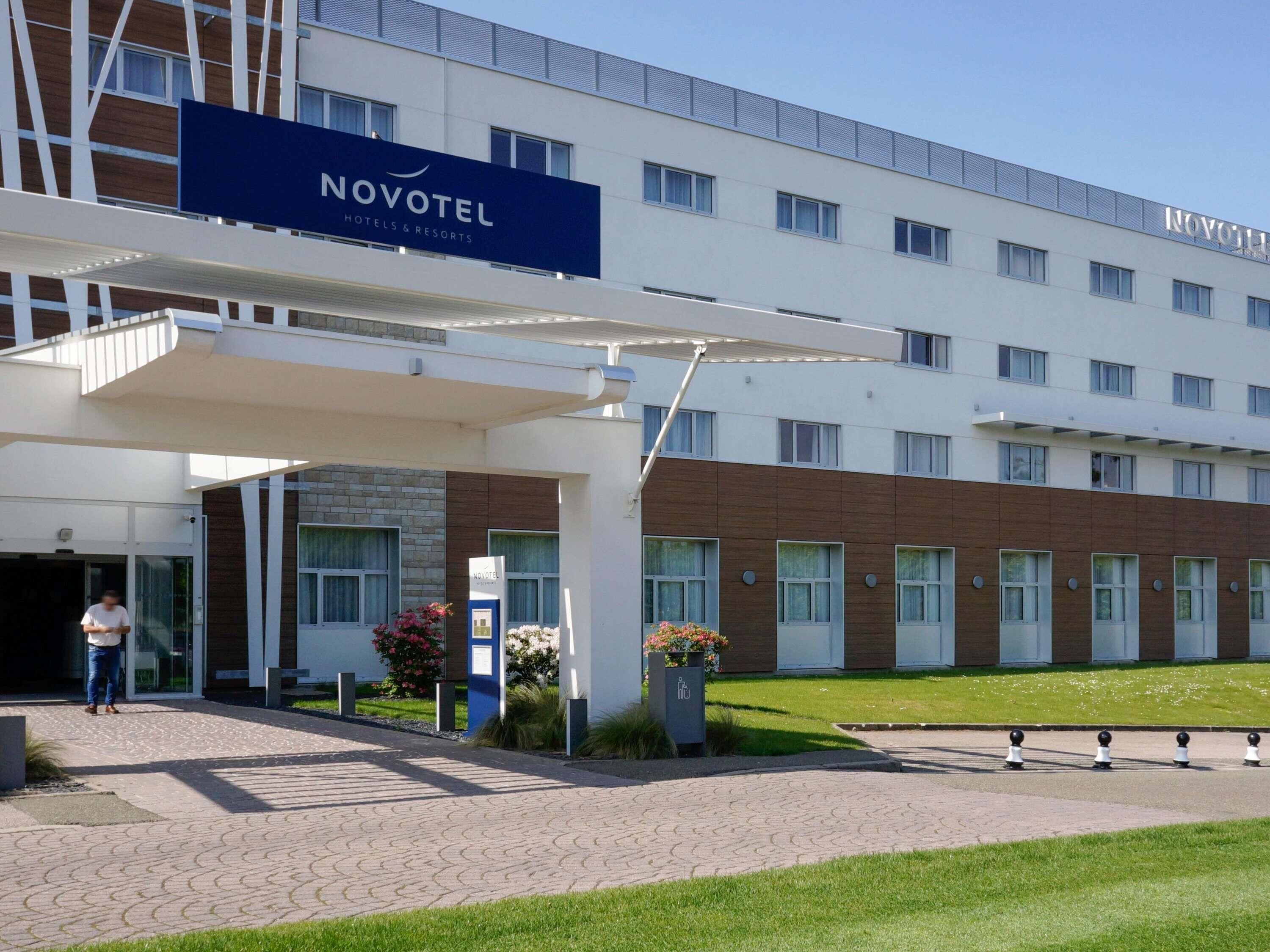 Superior-huone, 1 parisänky | Ylelliset vuodevaatteet, minibaari, tallelokero huoneessa, työpöytä