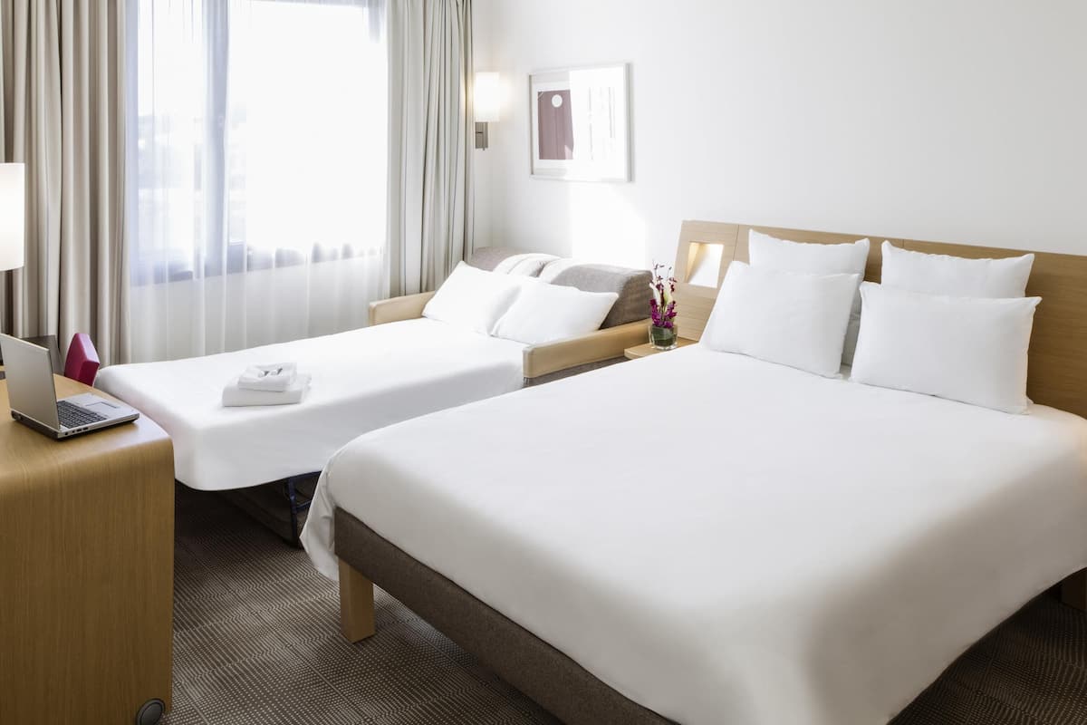 standard room, 1 double bed with sofa bed | premium bedding, minibar, in-room safe, desk