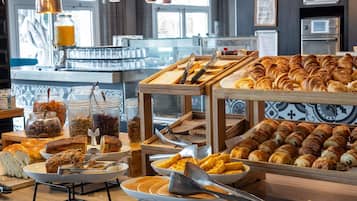 Petit déjeuner buffet (19.5 EUR par personne)