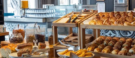 Daily buffet breakfast (EUR 20 per person)