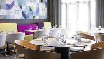 2 restaurants servant le déjeuner et le dßner, plats Cuisine française