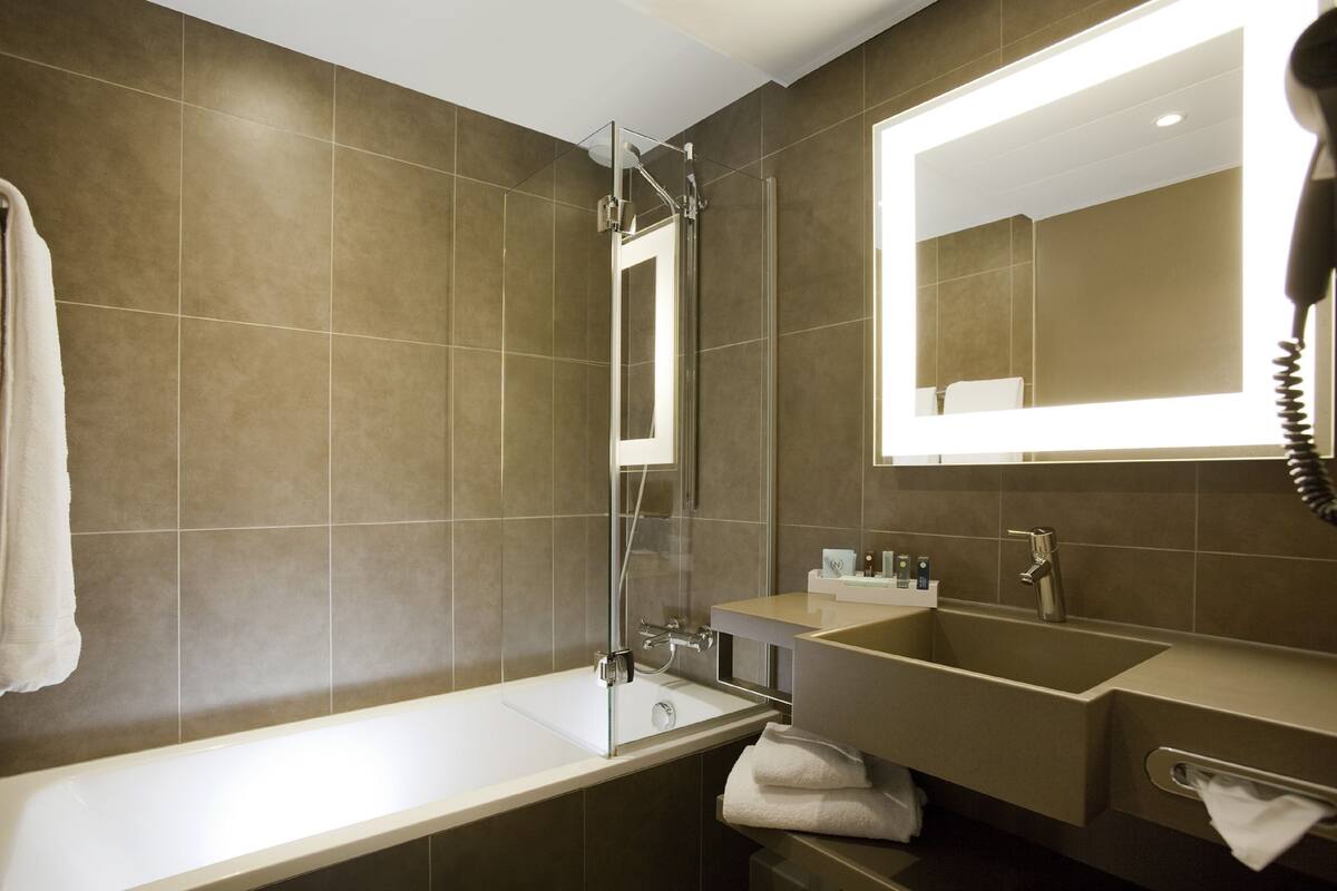 eco-friendly toiletries, hair dryer, towels