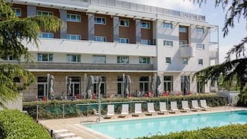 Sengetøy av topp kvalitet, minibar, safe på rommet og skrivebord