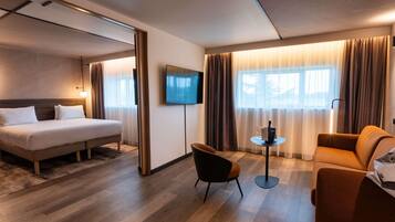 Suite, 1 Queen Bed with Sofa bed | Premium bedding, minibar, in-room safe, desk
