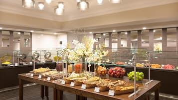 Frukostbuffé varje dag (USD 32.95 per person)