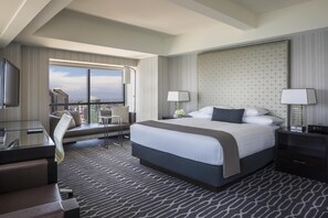 Club Room, 2 Double Beds | Hypo-allergenic bedding, in-room safe, desk, iron/ironing board - Manchester Grand Hyatt San Diego (San Diego)