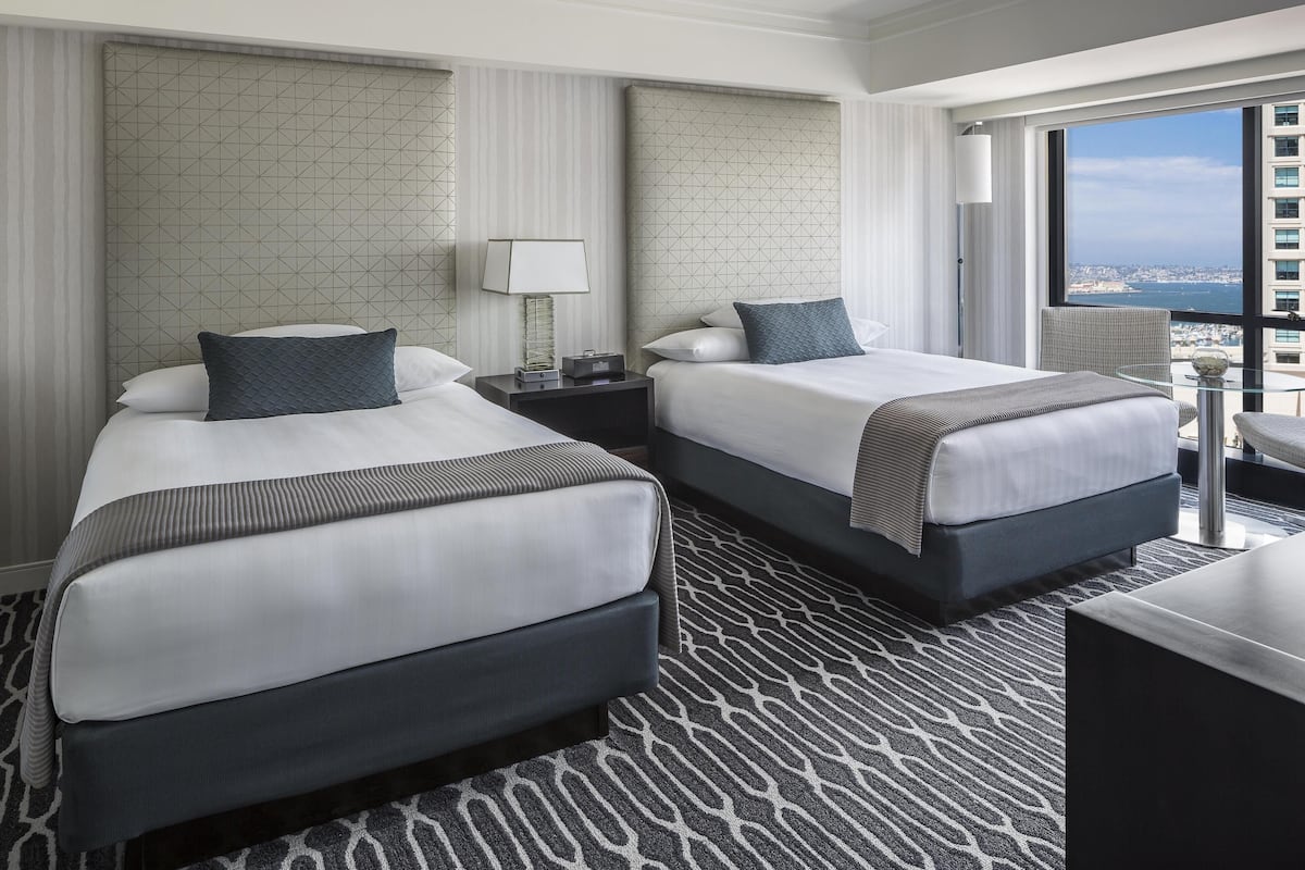 Allergikerbettwaren, Zimmersafe, Schreibtisch, Bügeleisen/Bügelbrett