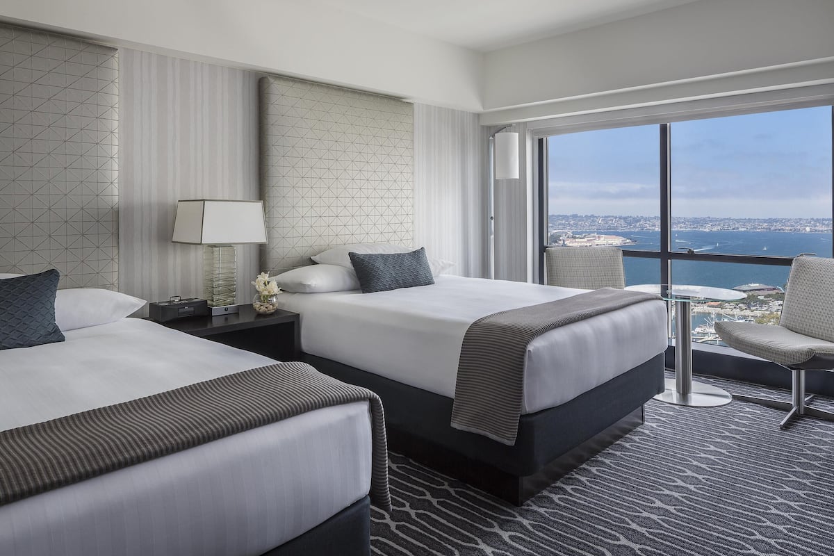 Allergikerbettwaren, Zimmersafe, Schreibtisch, Bügeleisen/Bügelbrett