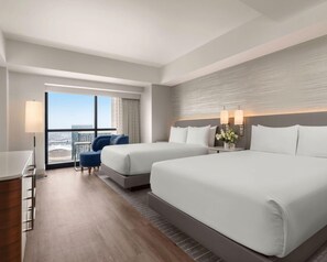 Hypo-allergenic bedding, in-room safe, desk, iron/ironing board - Manchester Grand Hyatt San Diego (San Diego)