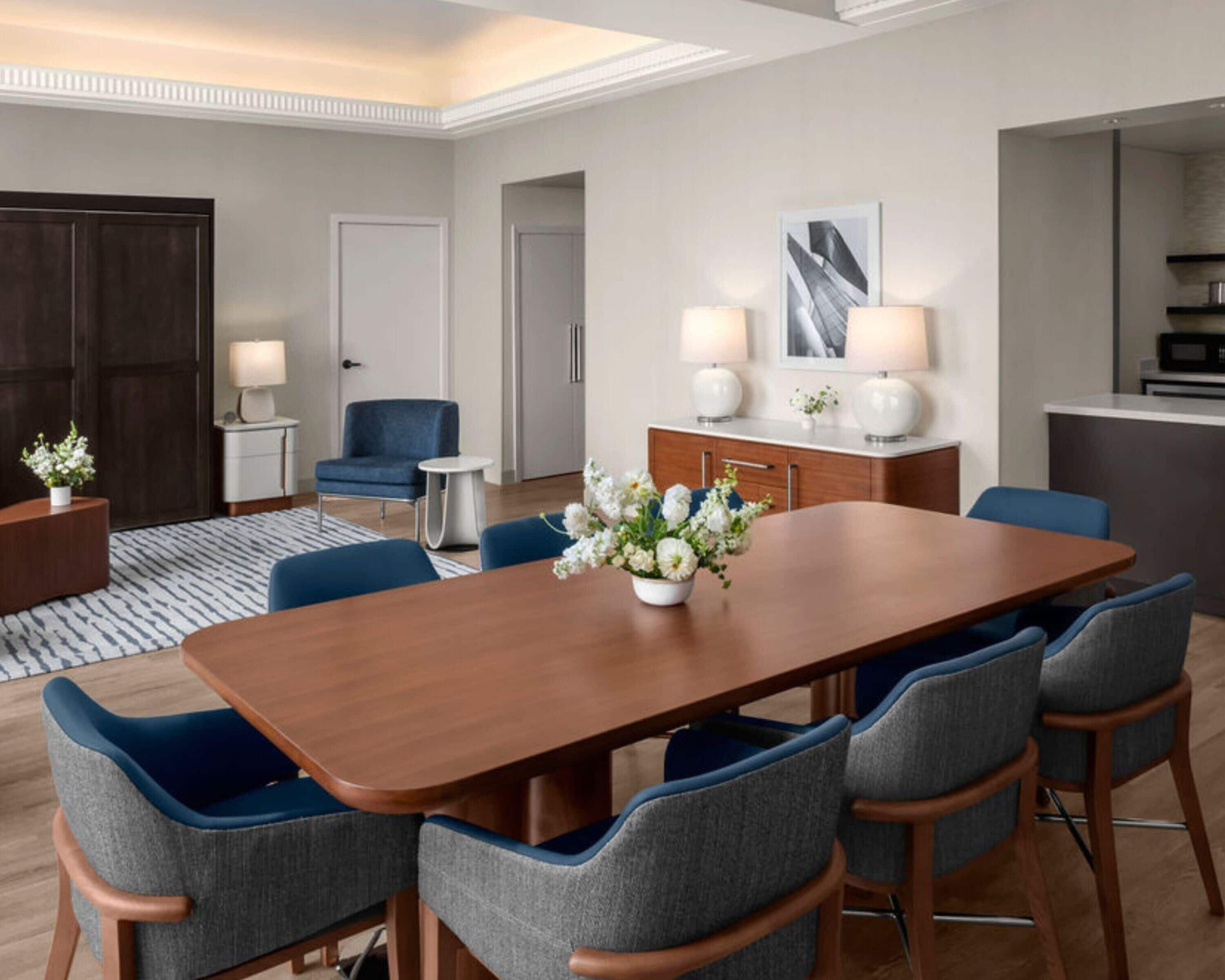 Grand Suite | Hypo-allergenic bedding, in-room safe, desk, iron/ironing board