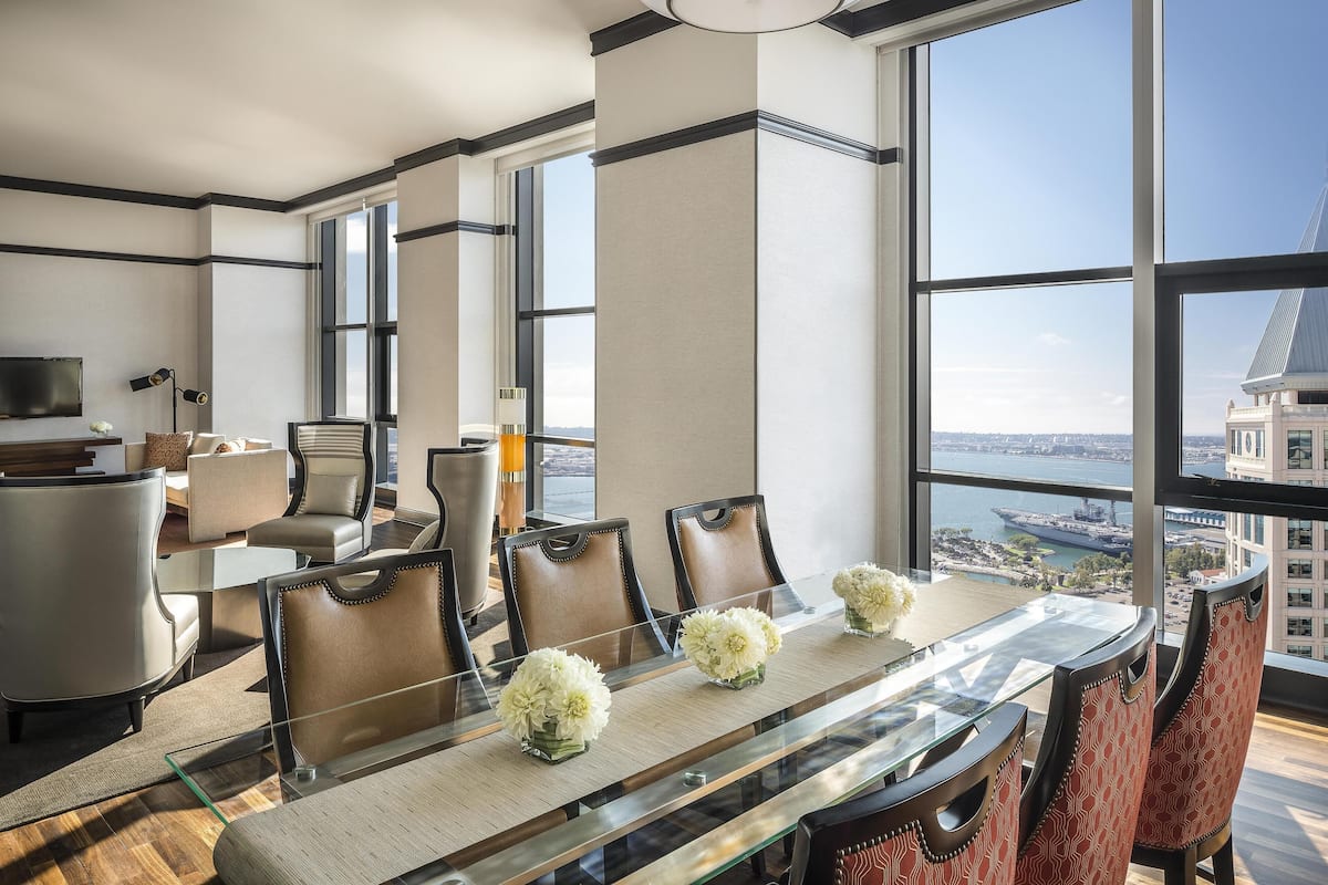 Presidential Suite | Hypo-allergenic bedding, in-room safe, desk, iron/ironing board
