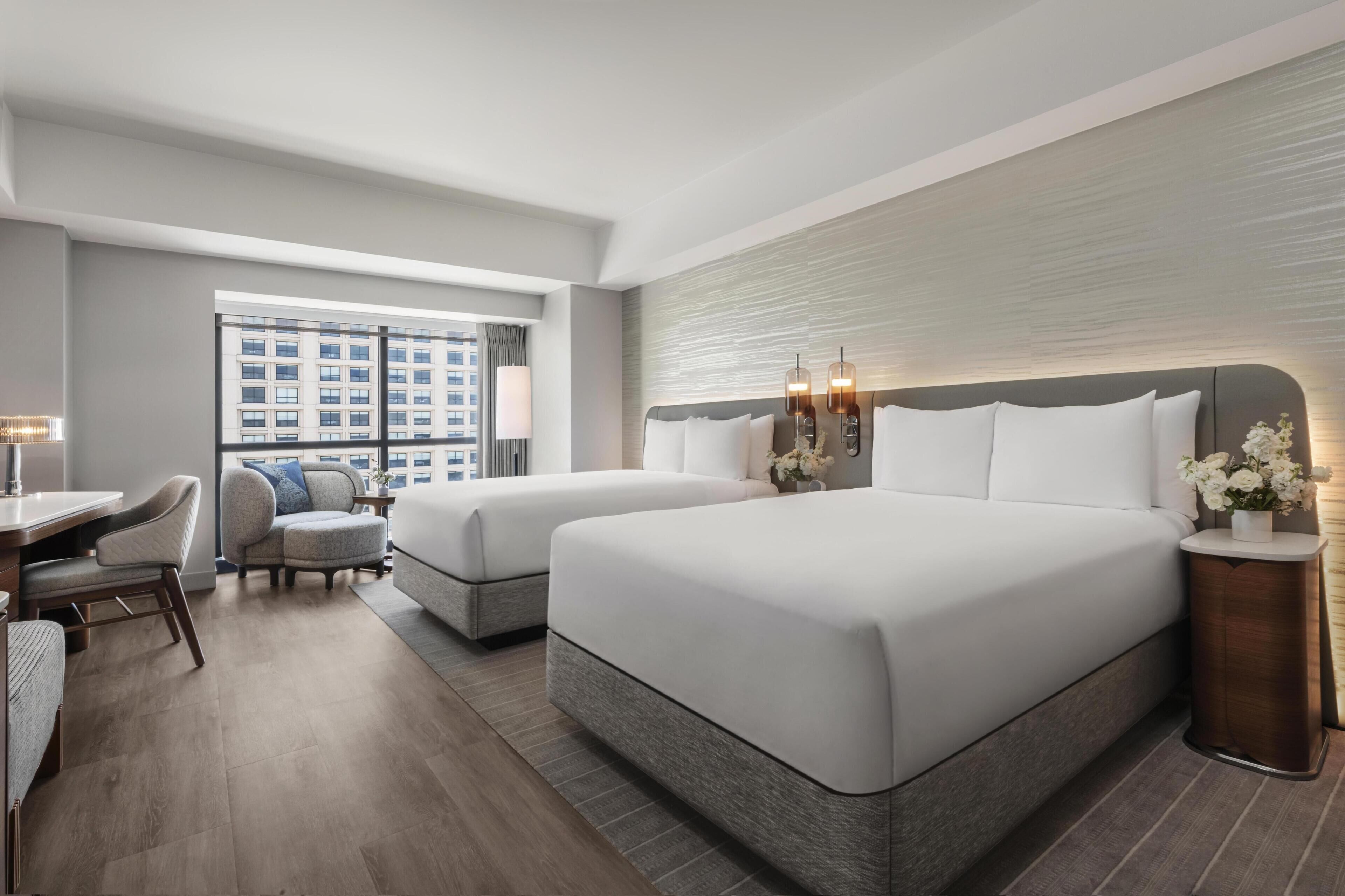 Rom – deluxe, 2 dobbeltsenger | Allergitestet sengetøy, safe på rommet, skrivebord og strykejern/-brett