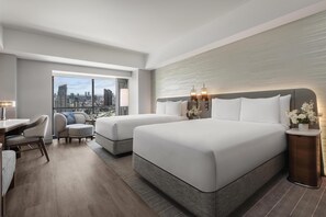 Deluxe kamer, 2 tweepersoonsbedden, uitzicht op de stad | Hypoallergeen beddengoed, een kluis op de kamer, een bureau