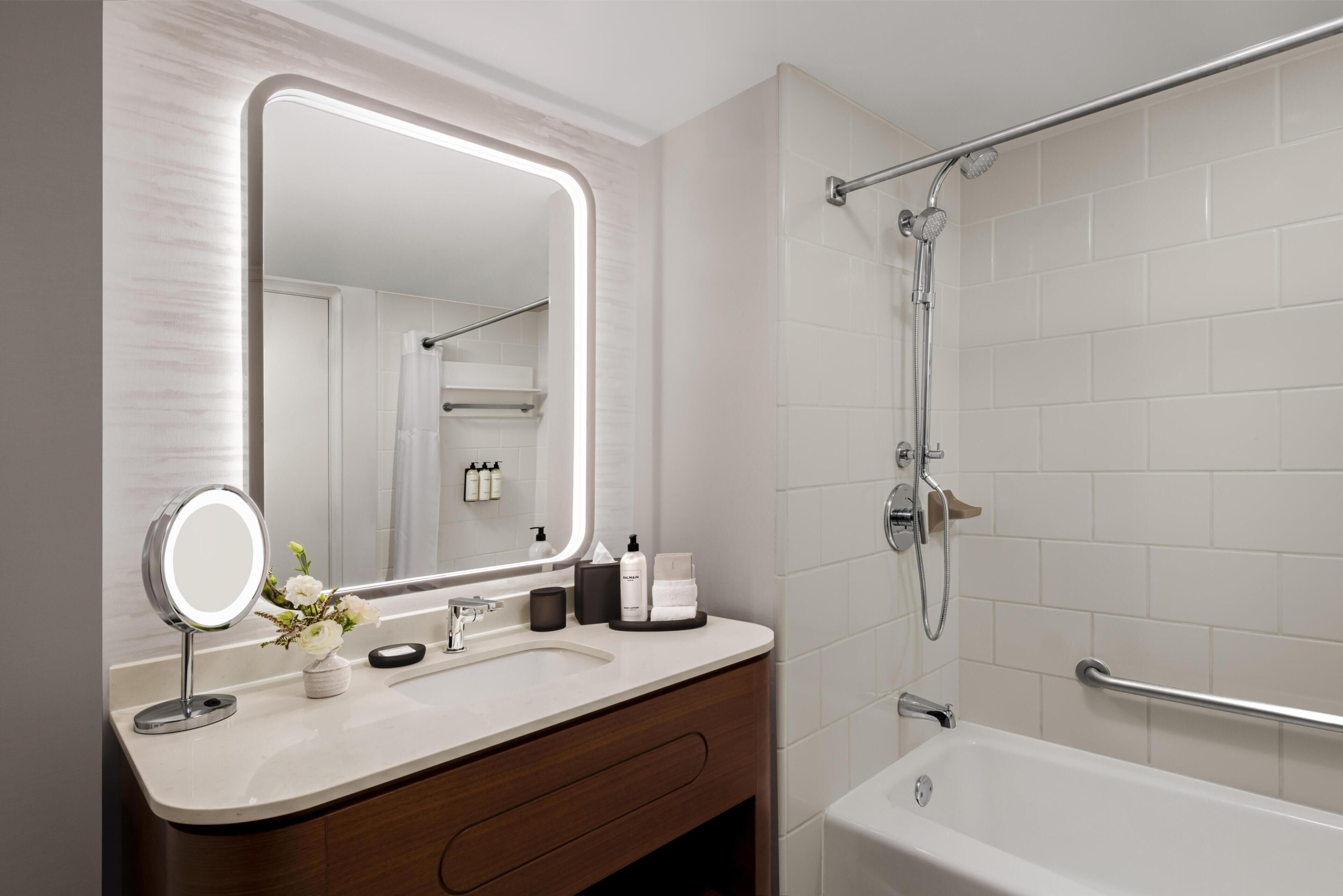 Combined shower/bathtub, designer toiletries, hair dryer, towels