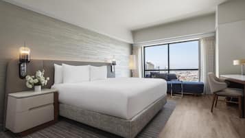 Deluxe-Zimmer, 1 King-Bett, Stadtblick | Allergikerbettwaren, Daunenbettdecken, Zimmersafe, Schreibtisch