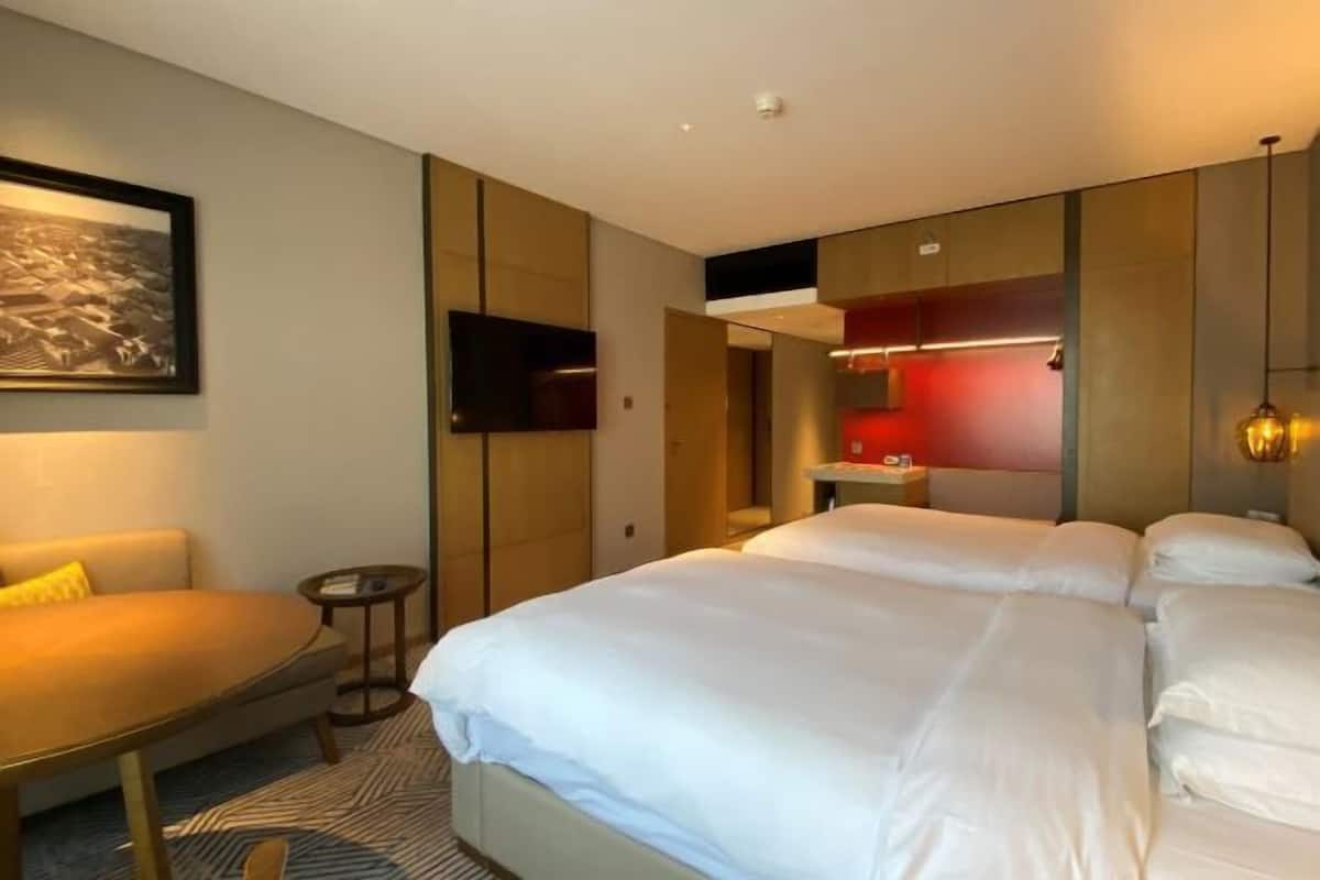 Premium bedding, down duvets, minibar, in-room safe