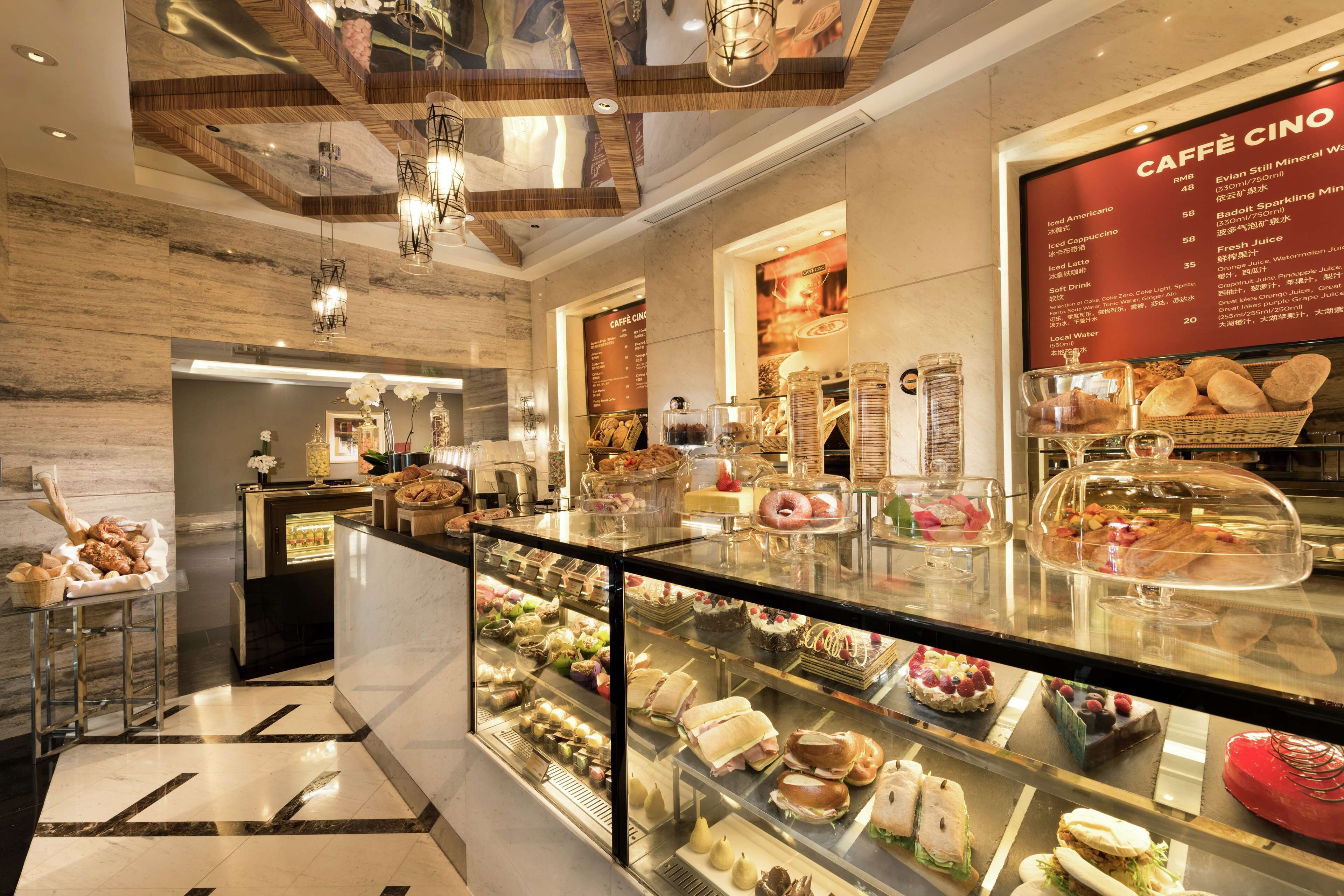 2 restaurants, breakfast, lunch, dinner served; american cuisine