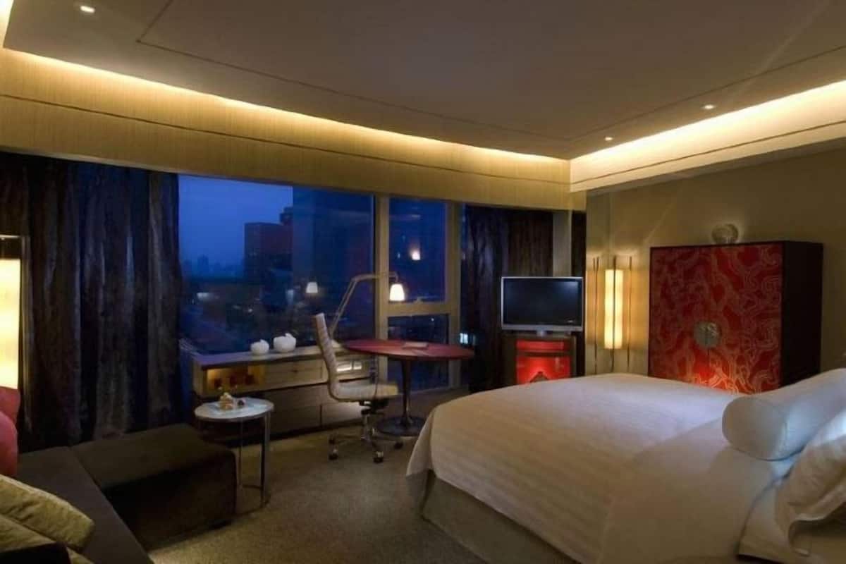 Premium bedding, down duvets, minibar, in-room safe