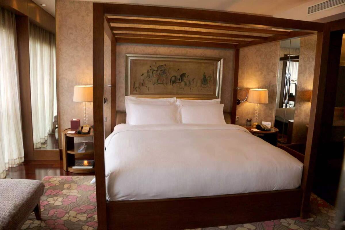 Suite, 1 cama de matrimonio grande (Chairman) | Edredones de plumas, minibar, caja fuerte
