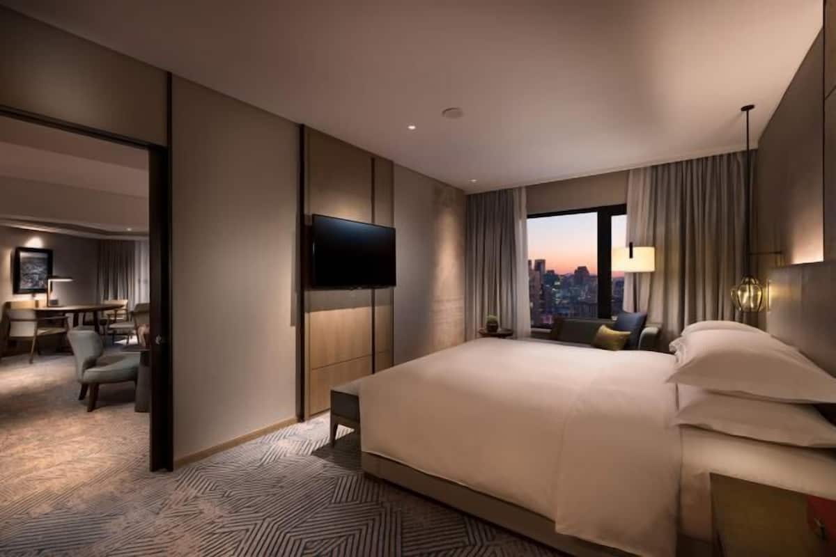 Premium bedding, down duvets, minibar, in-room safe