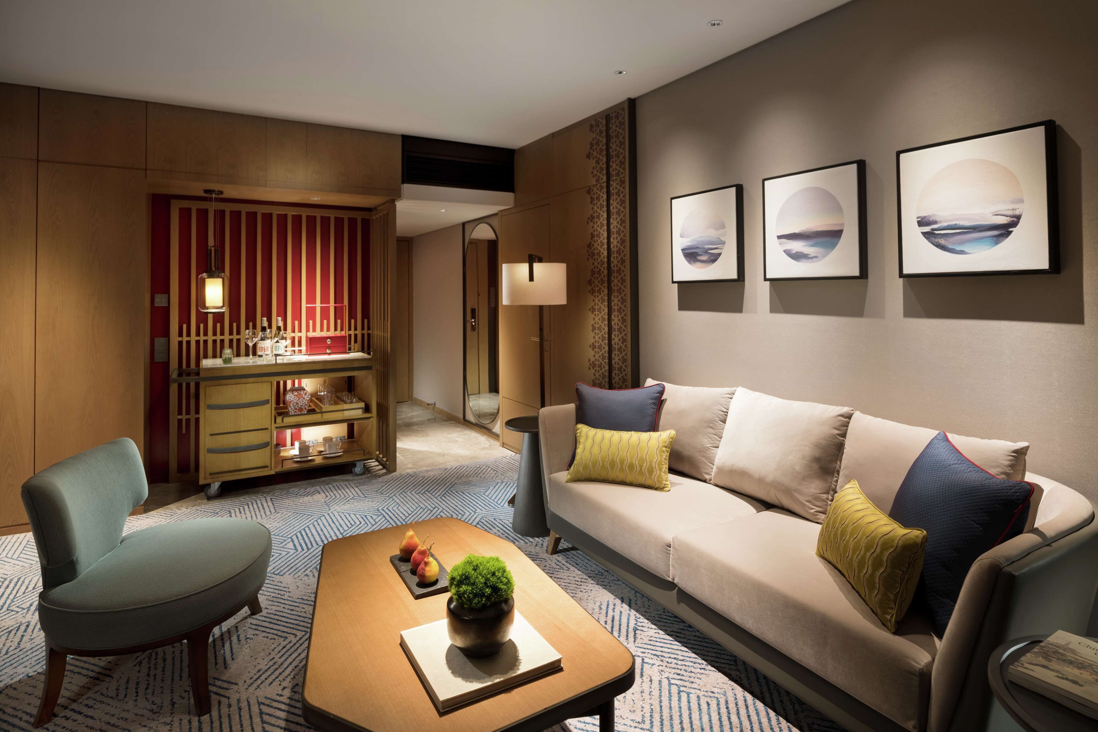 king deluxe suite | living area | flat-screen tv, dvd player, mp3 dock