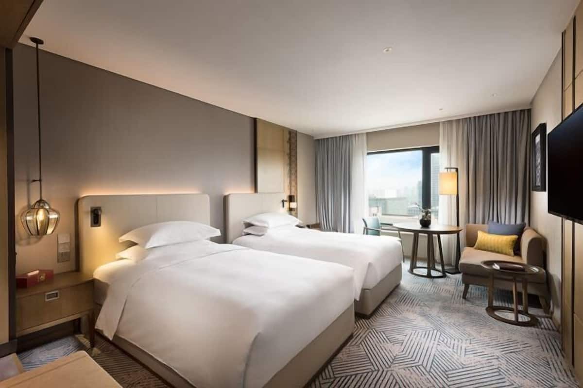 Premium bedding, down duvets, minibar, in-room safe