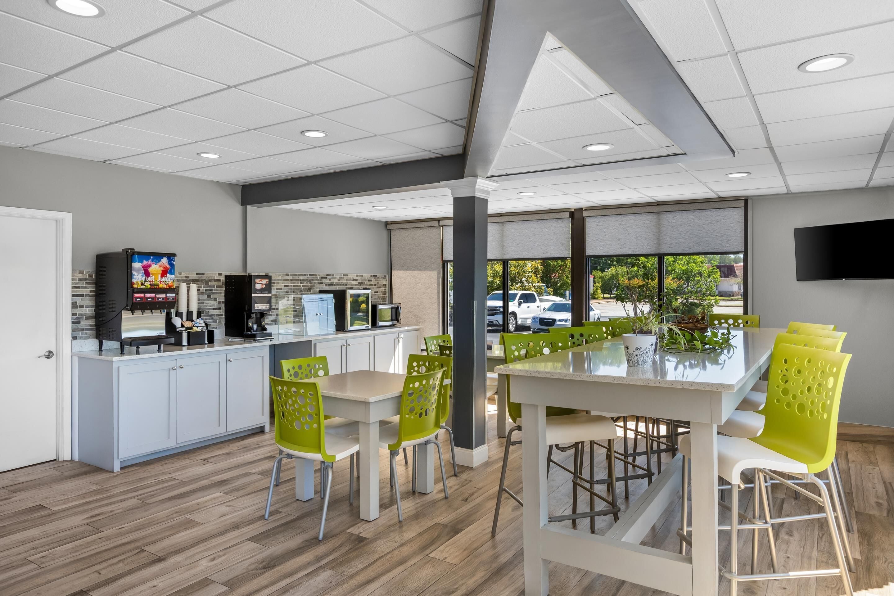 Free daily continental breakfast