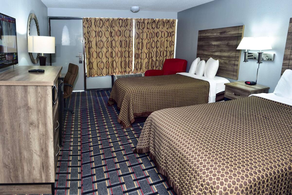 Soundproofing, iron/ironing board, rollaway beds, free WiFi