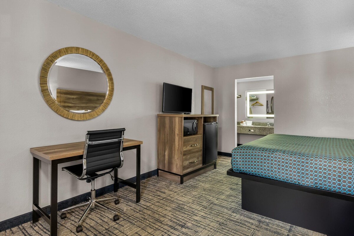 Soundproofing, iron/ironing board, rollaway beds (surcharge)