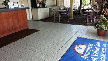 Free daily continental breakfast