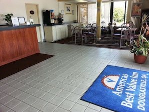 Free daily continental breakfast