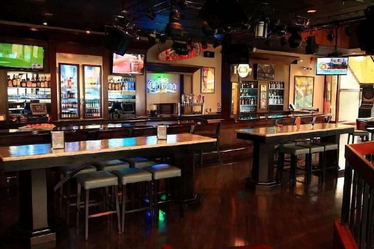 Bar (on property) | 2 bars/lounges