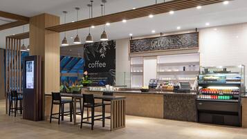 Desayuno completo diario (USD 17.95 por persona)