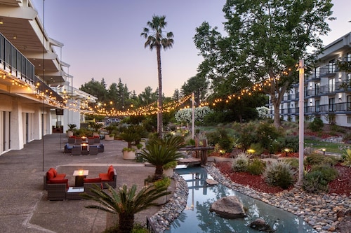 DoubleTree by Hilton Sacramento