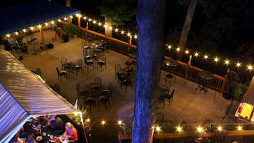 Breakfast and dinner served, American cuisine