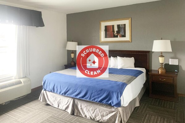 尊荣客房, 1 张特大床, 按摩浴缸 | 办公桌、免费 WiFi、床单、闹钟