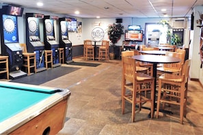 Game room - OYO Hotel Lake St Louis (Lake St Louis)
