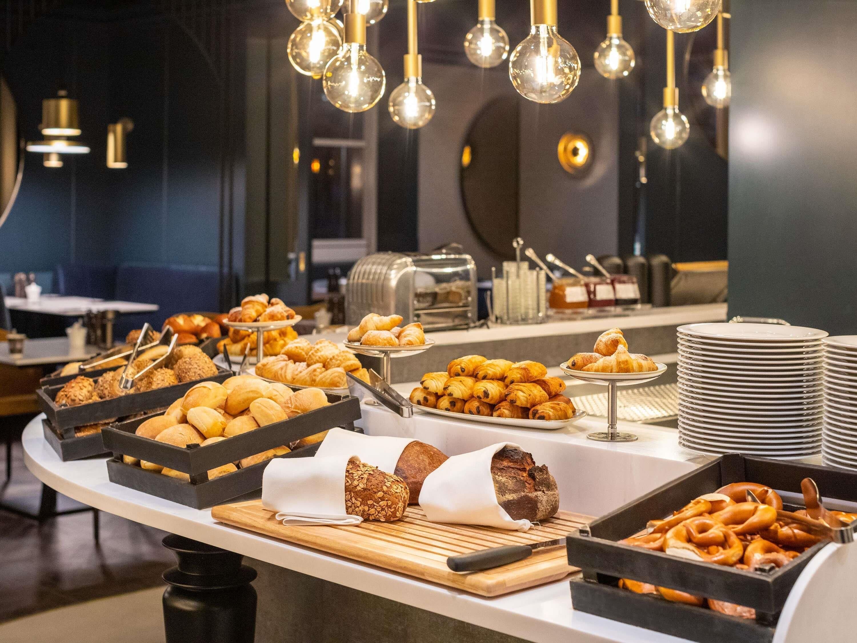 Frokostbuffé hver dag (EUR 32 per person)
