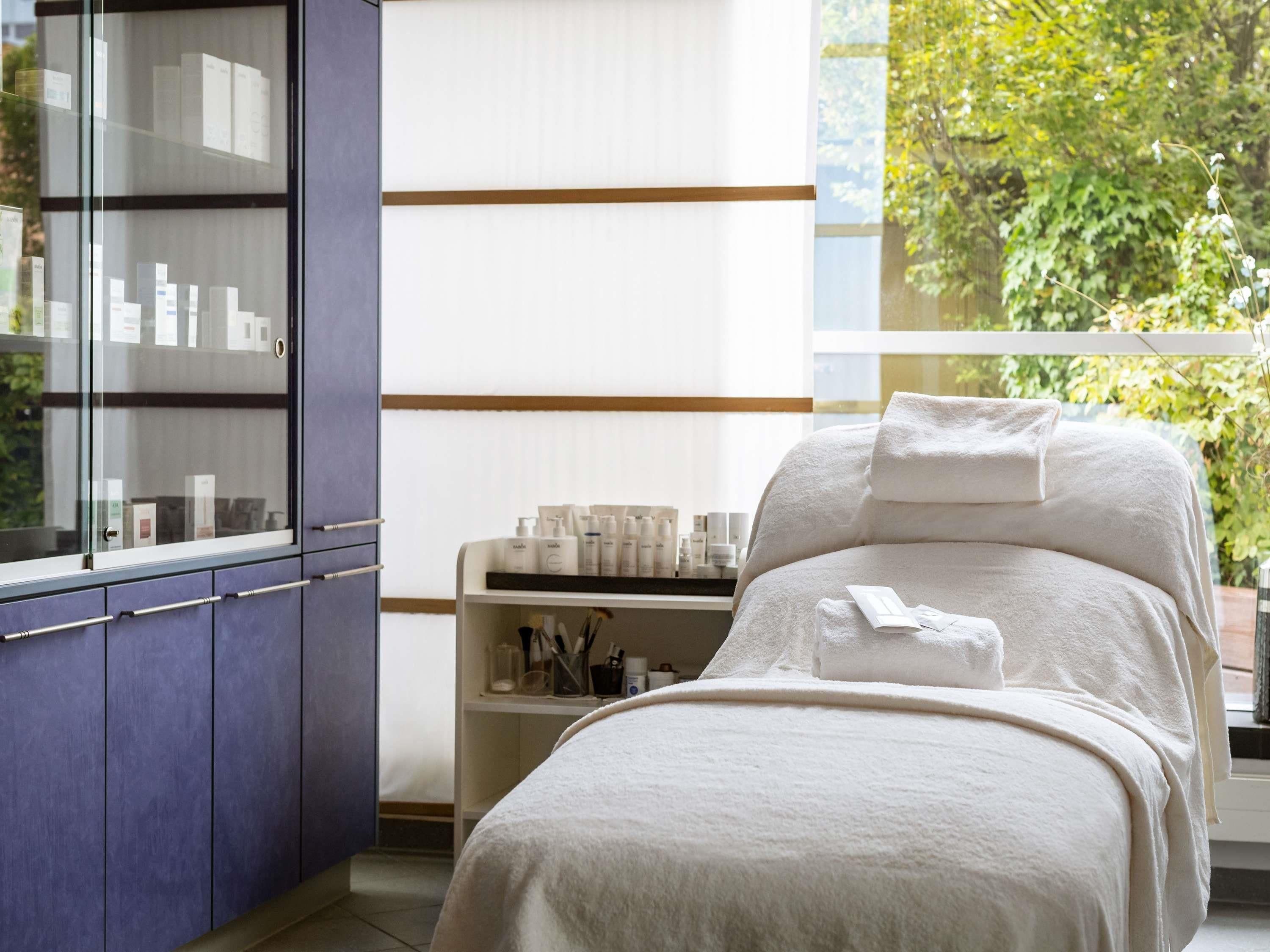 Couples treatment rooms, sauna, hot tub, steam room, Turkish bath