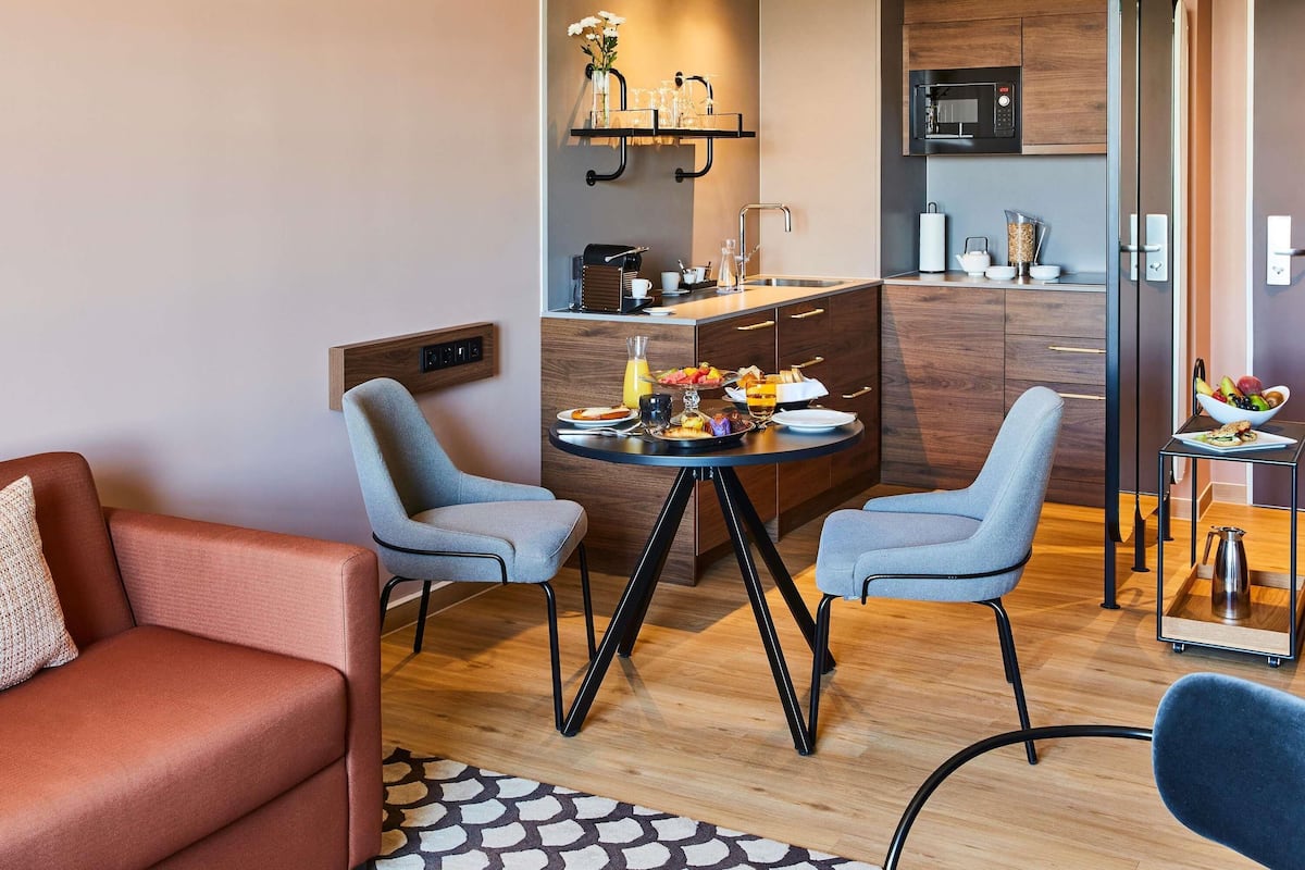 Suite Deluxe, 1 cama matrimonial | Ropa de cama de alta calidad y minibar