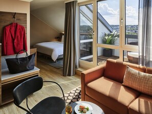 Junior Suite, 1 Double Bed | Premium bedding, in-room safe, desk, blackout drapes - Pullman Stuttgart Fontana (Stuttgart)