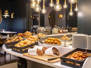 Daily buffet breakfast for a fee