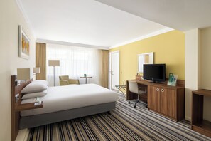 1 Schlafzimmer, Zimmersafe, Schreibtisch, Bügeleisen/Bügelbrett