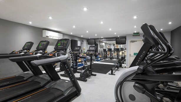 A gym with treadmills, exercise bikes, and weight machines. - Holiday Inn Norwich by IHG (Norwich)