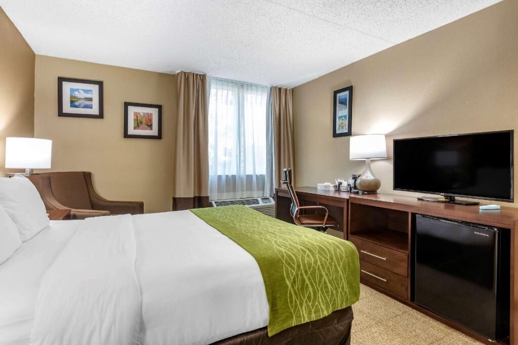 Premium bedding, pillowtop beds, desk, blackout drapes