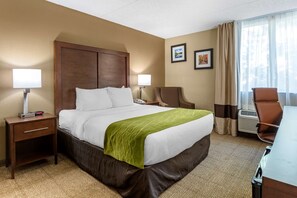 Premium bedding, pillowtop beds, desk, blackout drapes - Comfort Inn Edison - New Brunswick (Edison)
